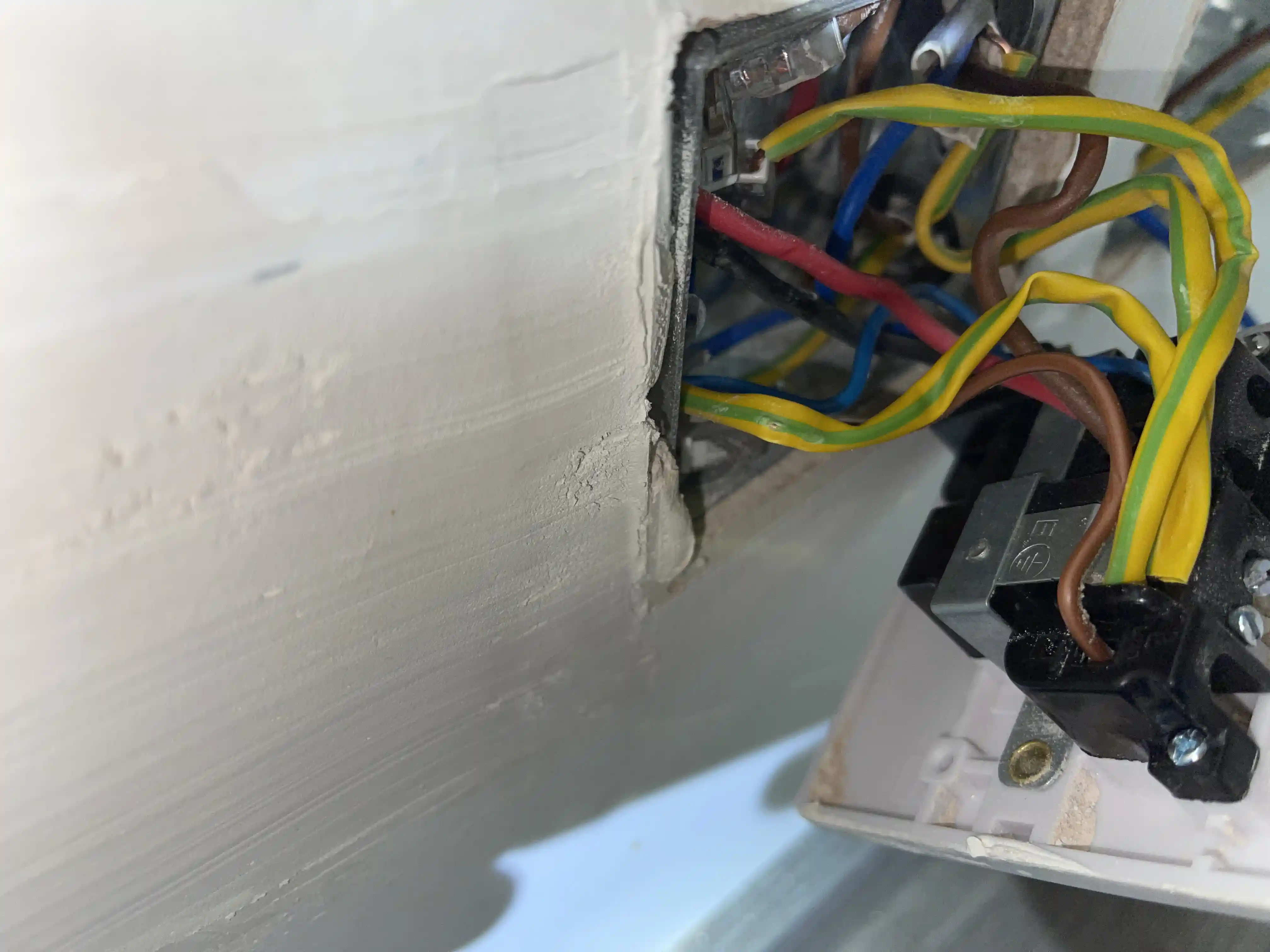 24 Hours Emergency Electrician near Caterham